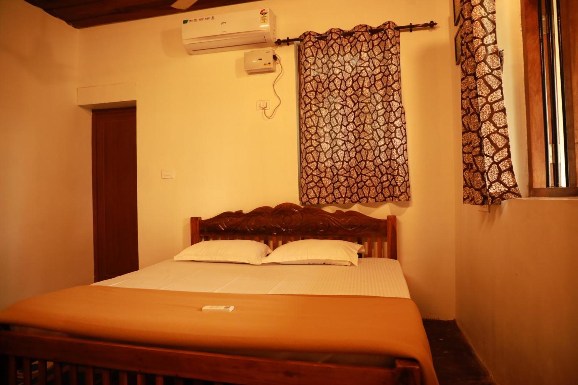 Kovalam Lake View Villa Vellayani Екстер'єр фото