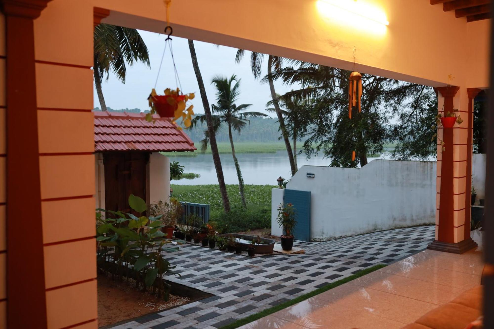 Kovalam Lake View Villa Vellayani Екстер'єр фото